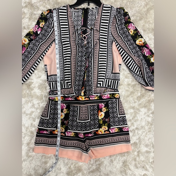Bisou Bisou Geometric and Floral Patterned Long sleeve Printed romper: Like New - Picture 5 of 6